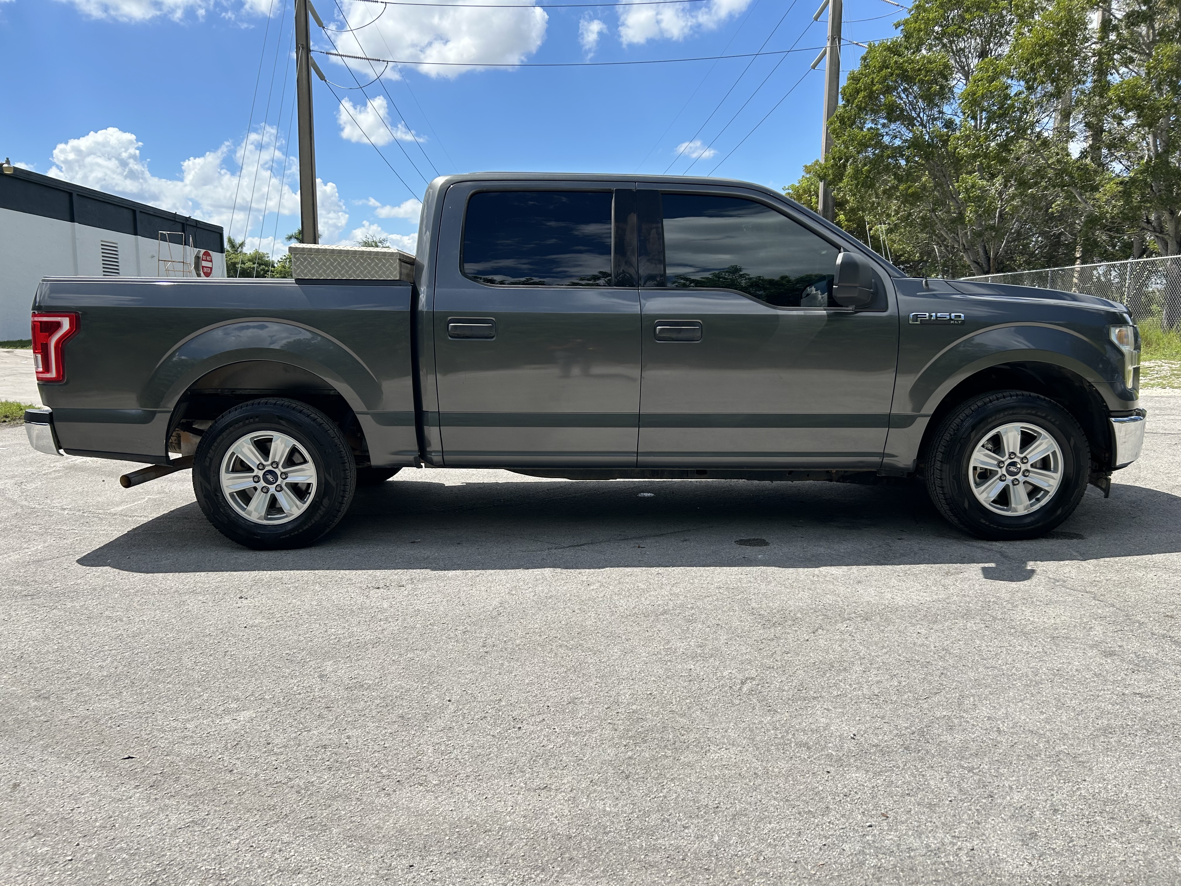 Used 2017 Ford F150 XLT RWD image 4