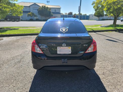 Used 2015 Nissan Versa SV image 6