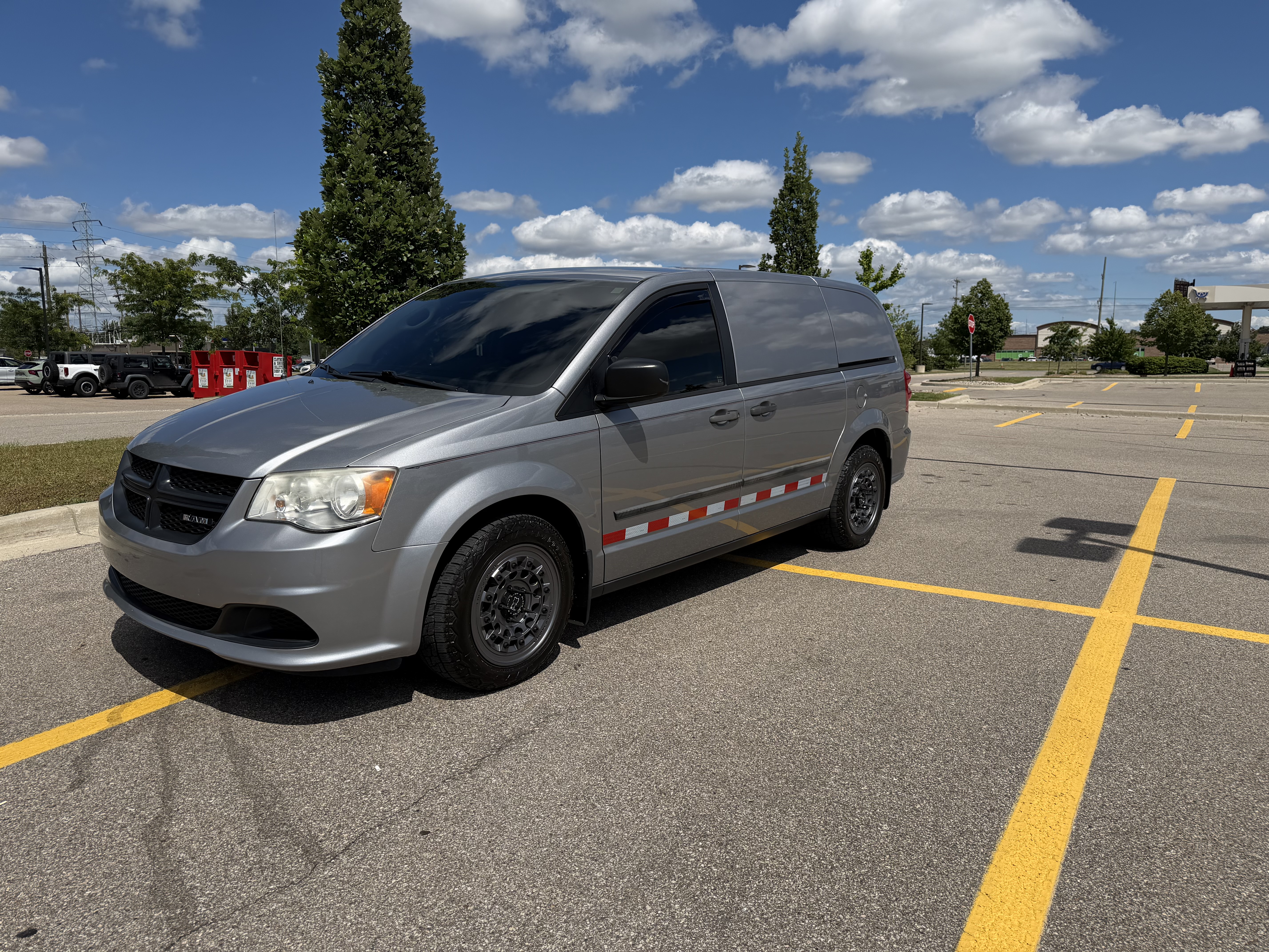 Used 2014 RAM C/V Tradesman FWD image 2