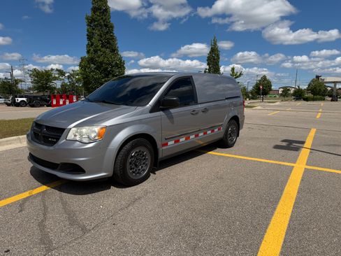 Used 2014 RAM C/V Tradesman FWD image 2