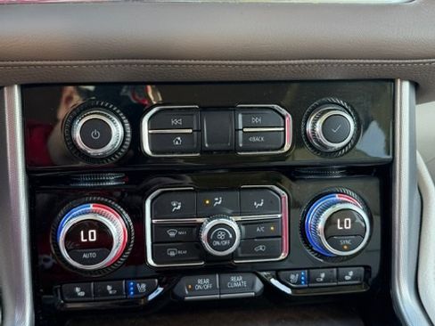 Used 2021 GMC Yukon Denali w/ LPO, Illumination Package image 8