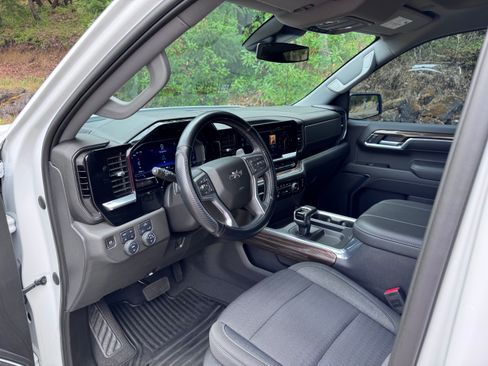 Used 2023 Chevrolet Silverado 1500 RST w/ Z71 Off-Road Package AWD/4WD image 11