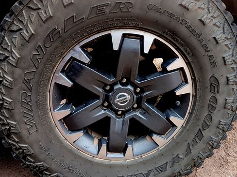 Used 2018 Nissan Frontier PRO-4X AWD/4WD image 7