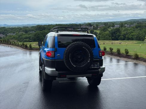 Used 2007 Toyota FJ Cruiser 4WD image 2