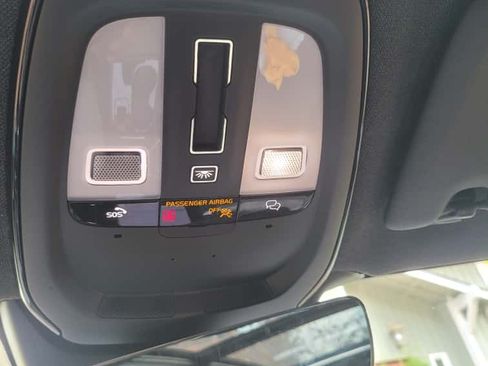 Used 2023 Volvo XC40 Recharge Plus image 10