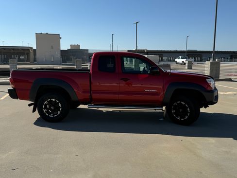 Used 2014 Toyota Tacoma PreRunner w/ Convenience Package image 8
