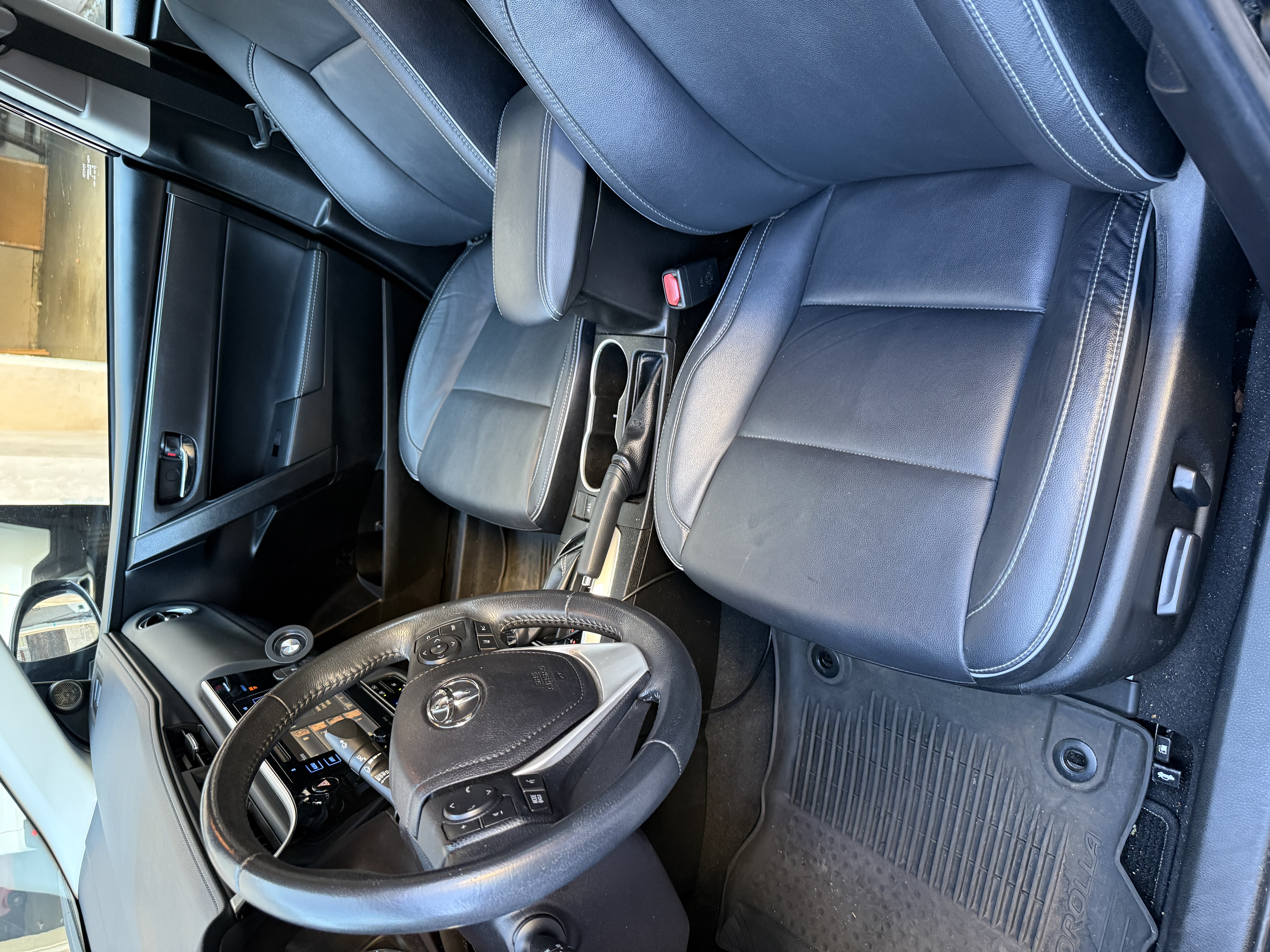 Used 2019 Toyota Corolla XLE w/ Protection Package FWD image 12