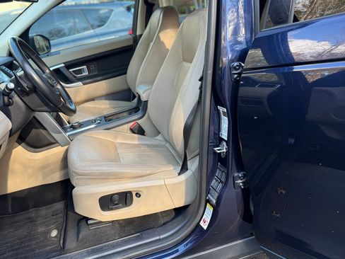 Used 2019 Land Rover Discovery Sport HSE image 25