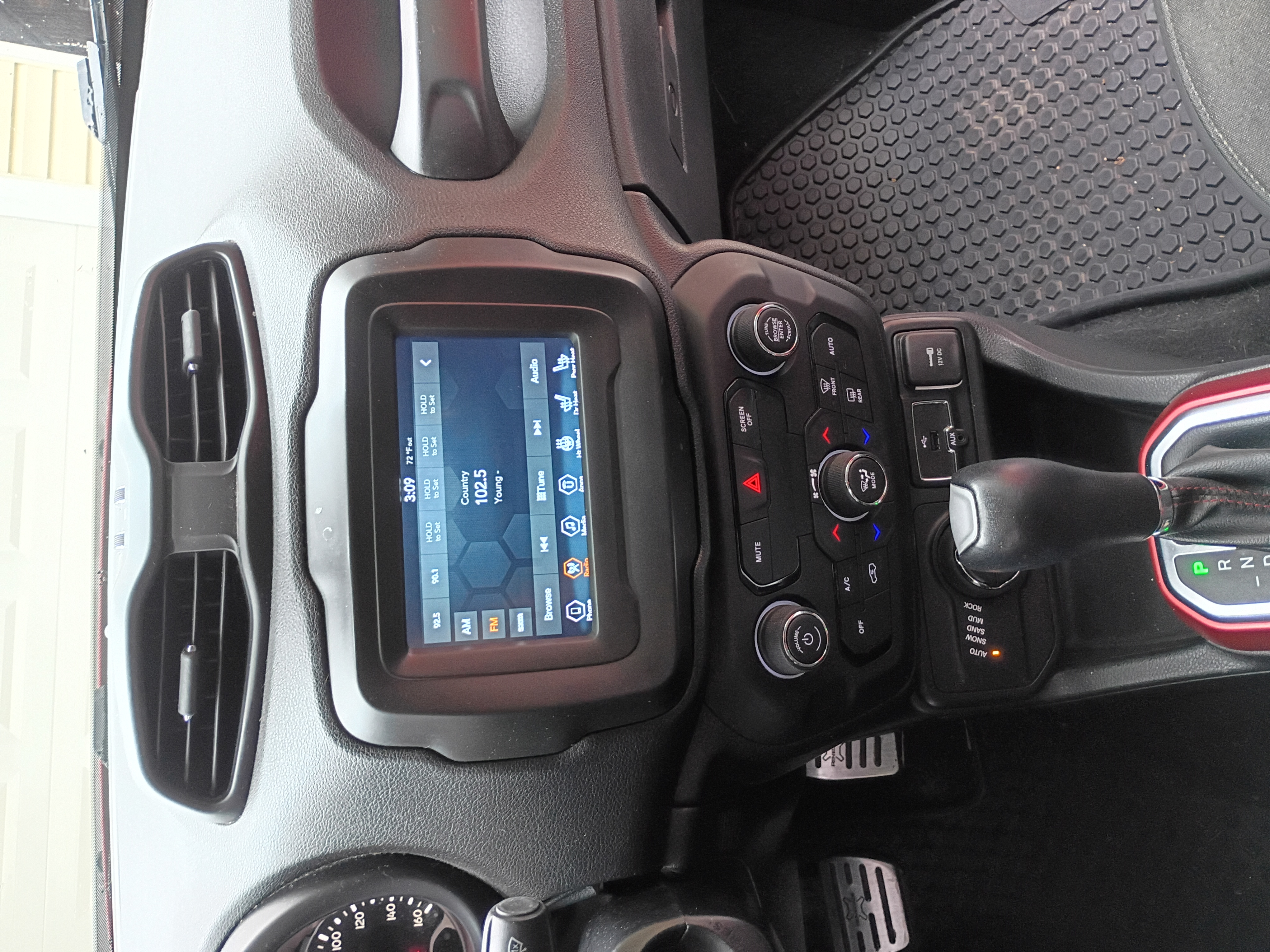Used 2018 Jeep Renegade Trailhawk w/ Cold Weather Group II AWD/4WD image 12