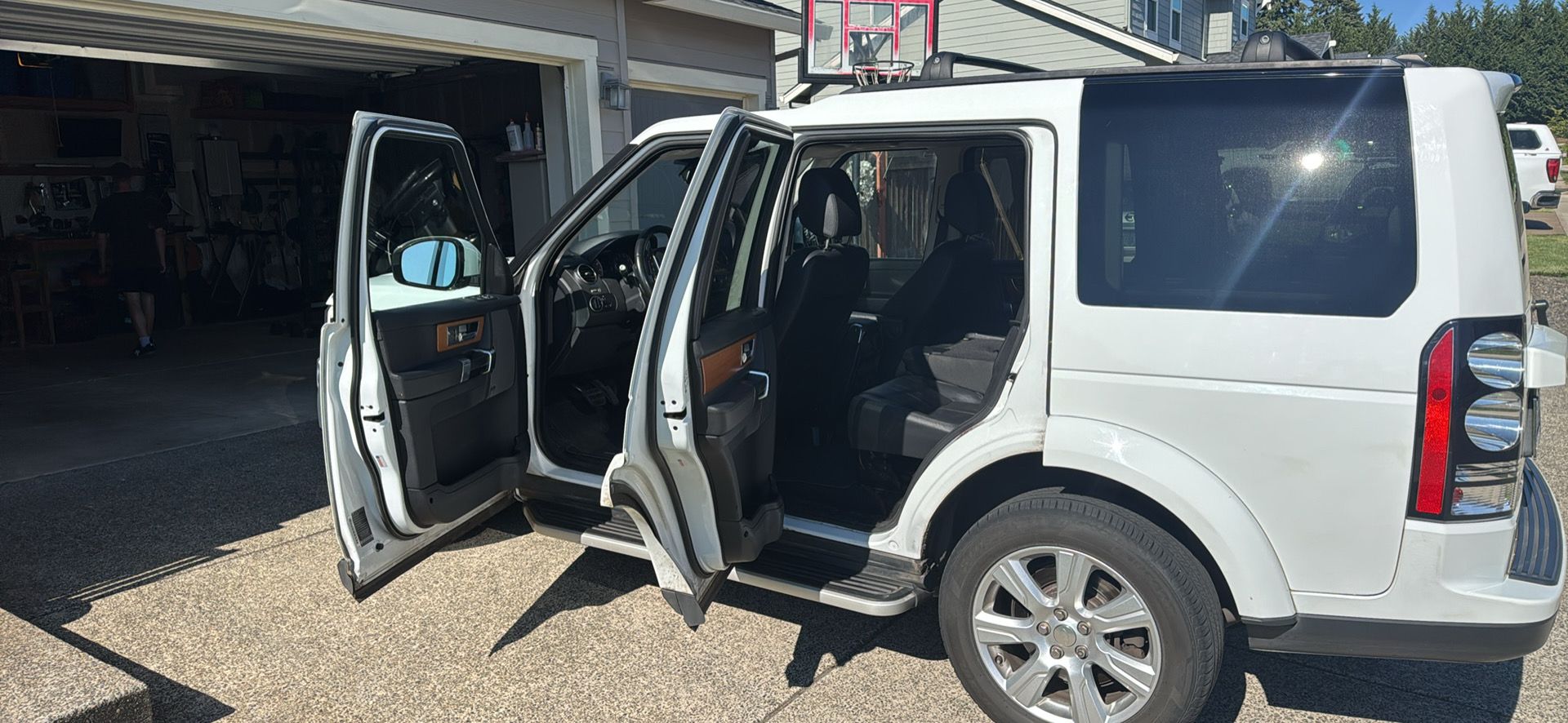 Used 2015 Land Rover LR4 HSE AWD/4WD image 17