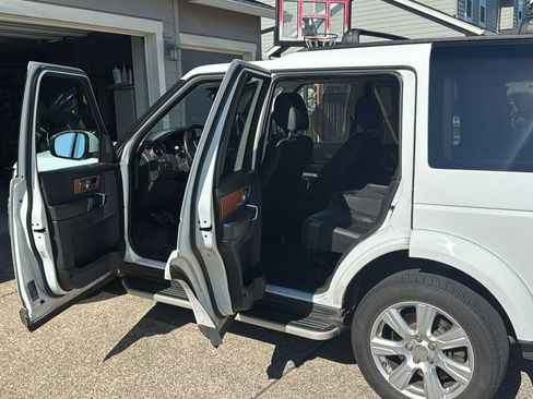 Used 2015 Land Rover LR4 HSE AWD/4WD image 17