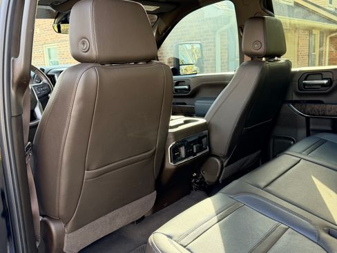 Used 2022 GMC Sierra 3500 Denali w/ Denali Ultimate Package image 18