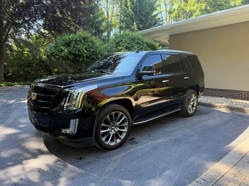 Used 2019 Cadillac Escalade Luxury w/ Escalade Sport Edition AWD/4WD image 1