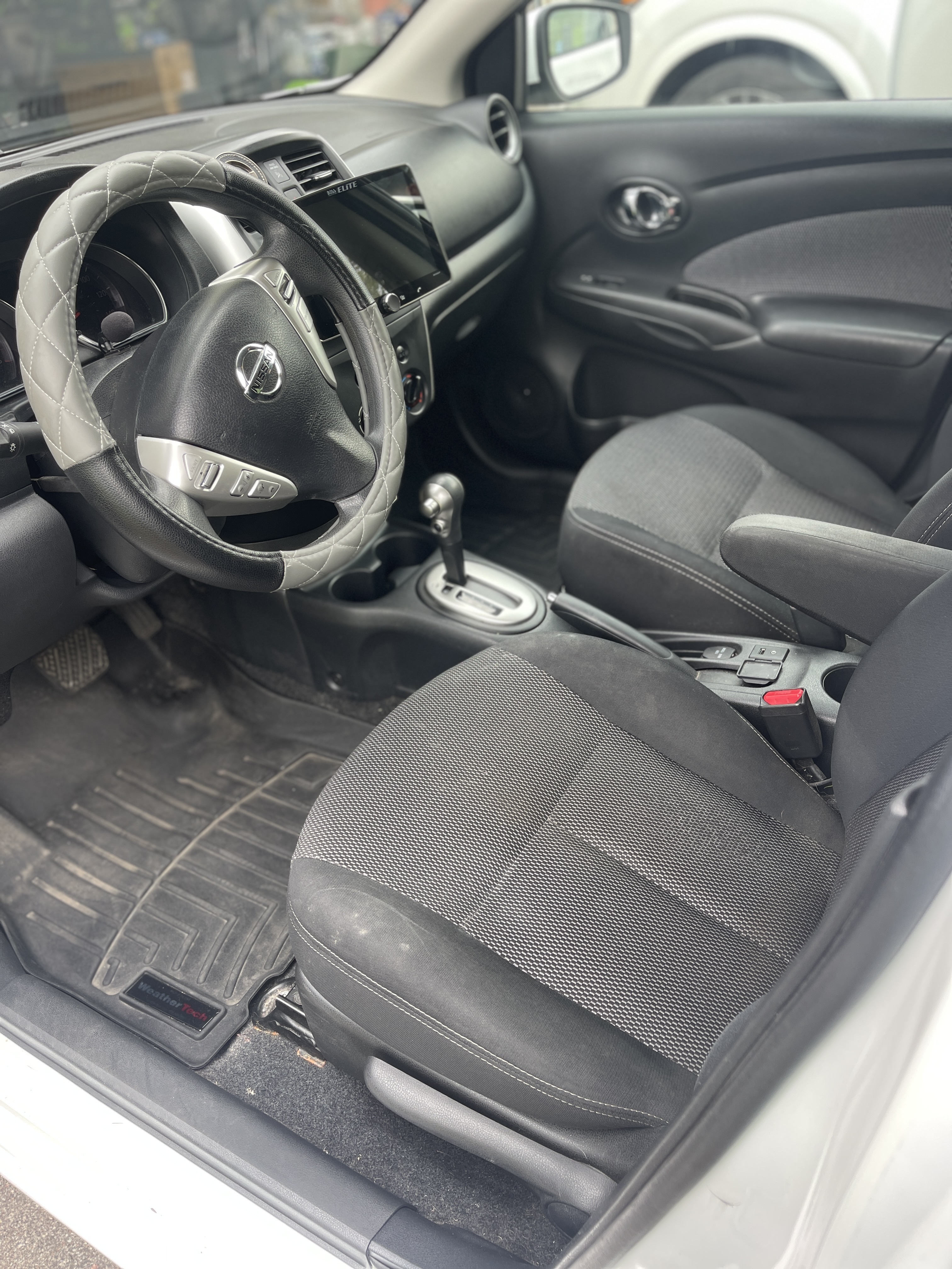 Used 2015 Nissan Versa SV FWD image 9