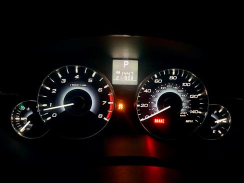 Used 2011 Subaru Outback 2.5i Limited w/ PWR Moonroof Pkg AWD/4WD image 18