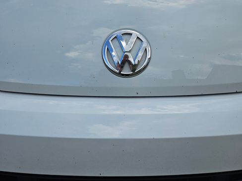 Used 2017 Volkswagen Beetle 1.8T SEL image 10