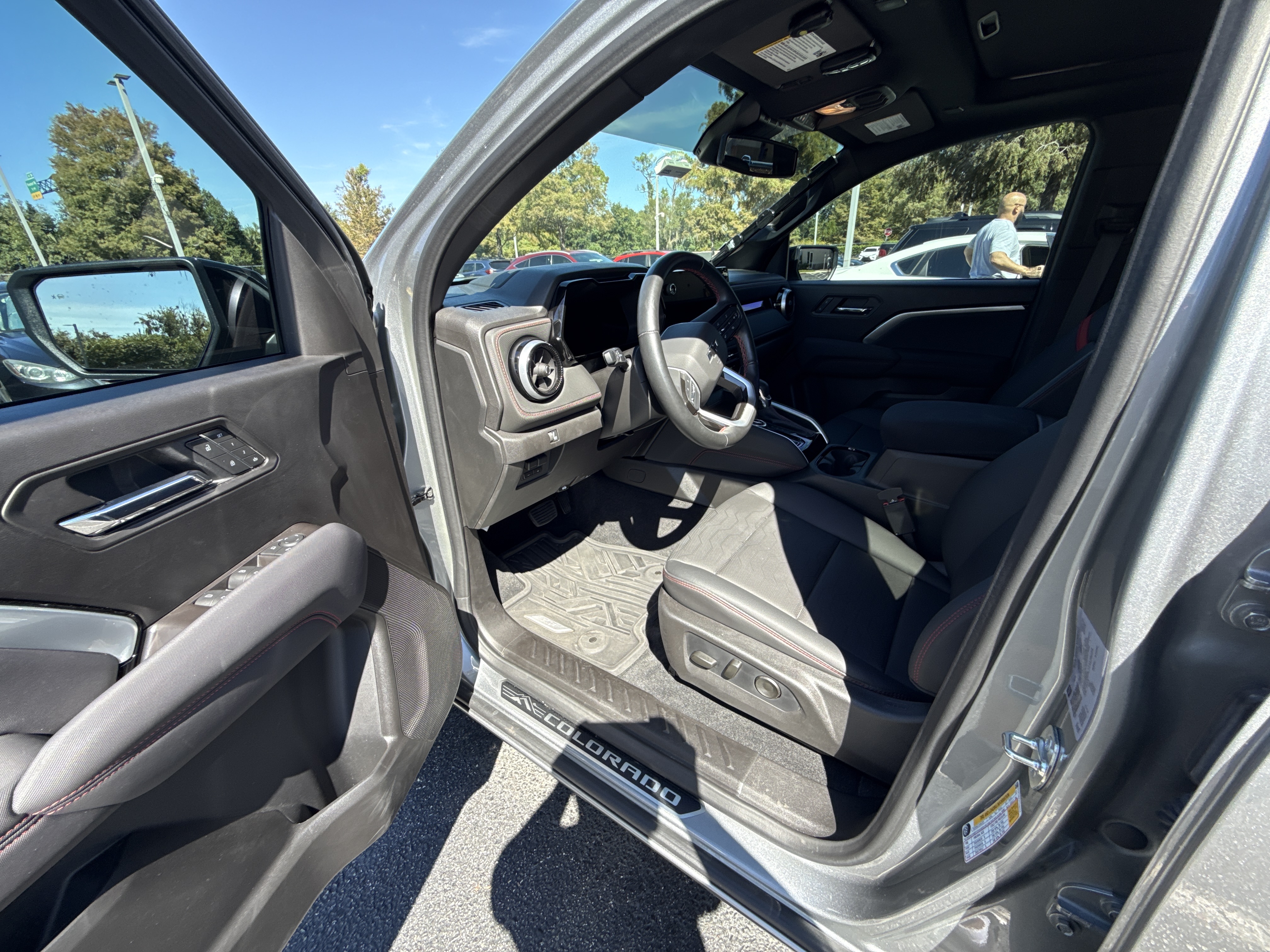 Used 2026 Chevrolet Colorado Z71 w/ Z71 Convenience Package 2 AWD/4WD image 8