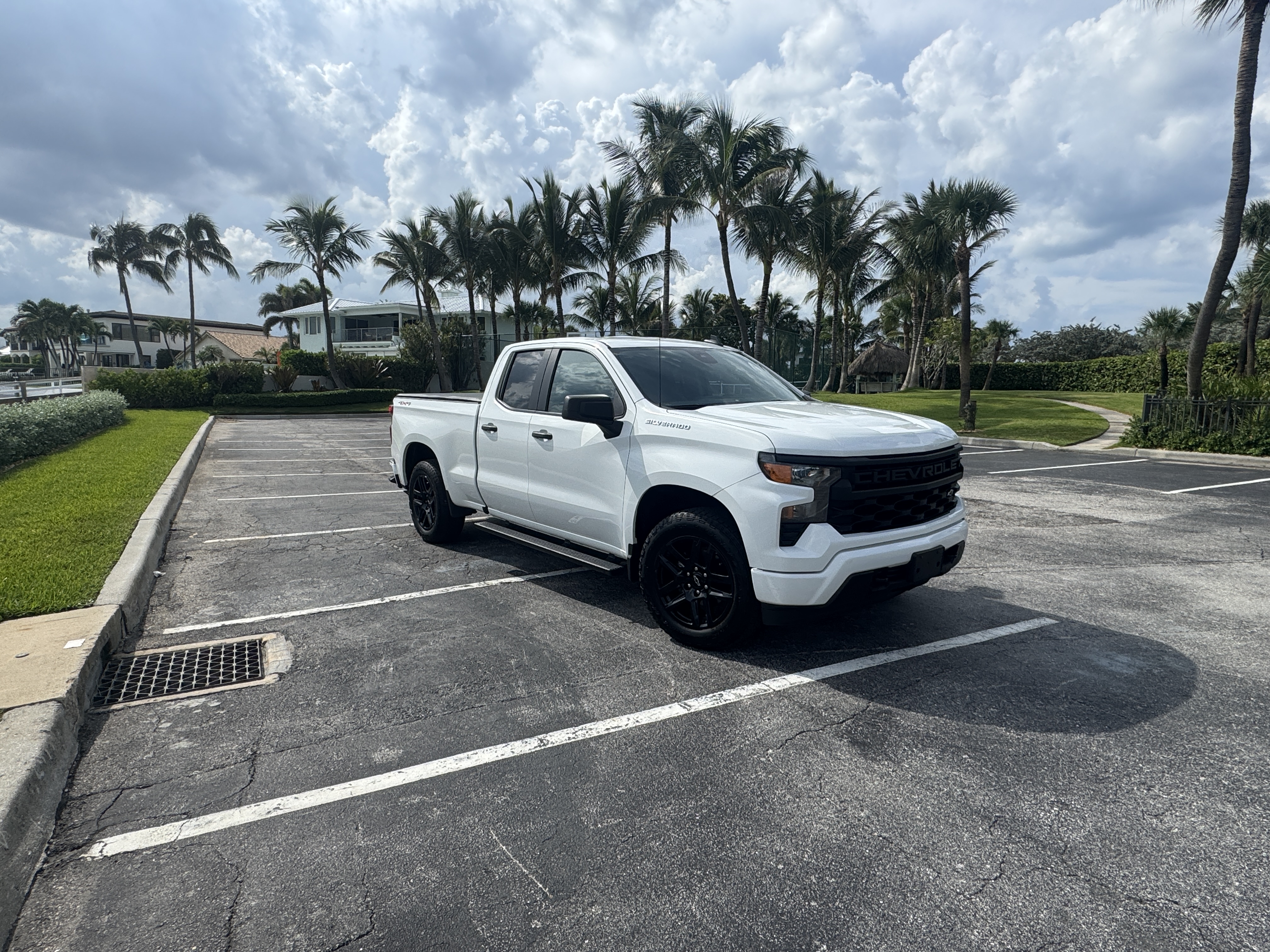 Used 2022 Chevrolet Silverado 1500 Custom AWD/4WD image 4