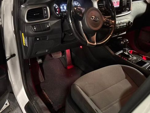 Used 2016 Kia Sorento LX w/ LX Convenience Package image 12