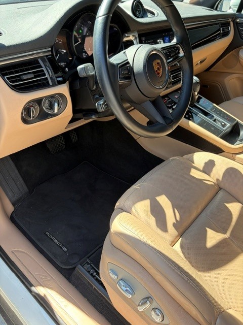 Used 2022 Porsche Macan AWD/4WD image 11
