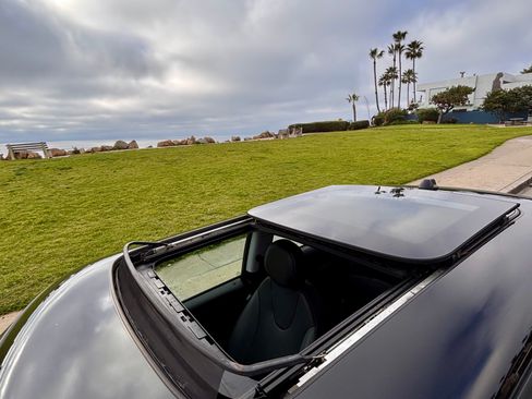 Used 2010 MINI Cooper Hardtop image 10