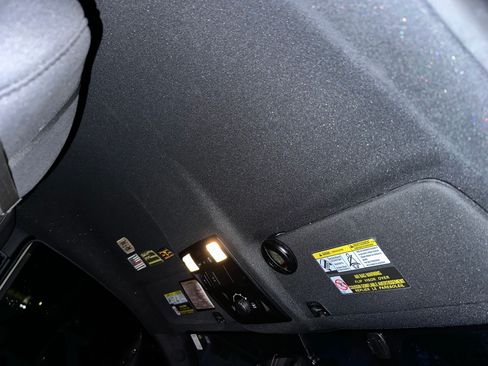 Used 2017 Toyota Tacoma TRD Off-Road w/ Tow Package (A/T) image 10