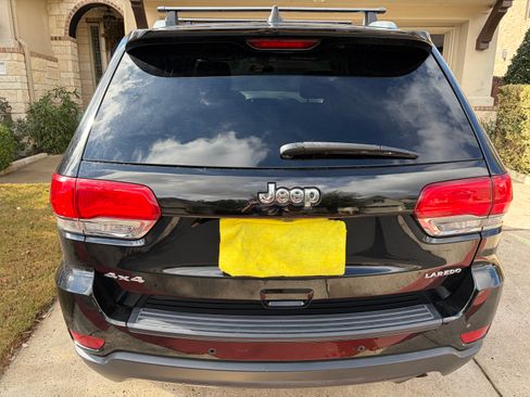 Used 2018 Jeep Grand Cherokee Laredo image 12