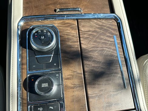 Used 2019 Ford Expedition Platinum image 13