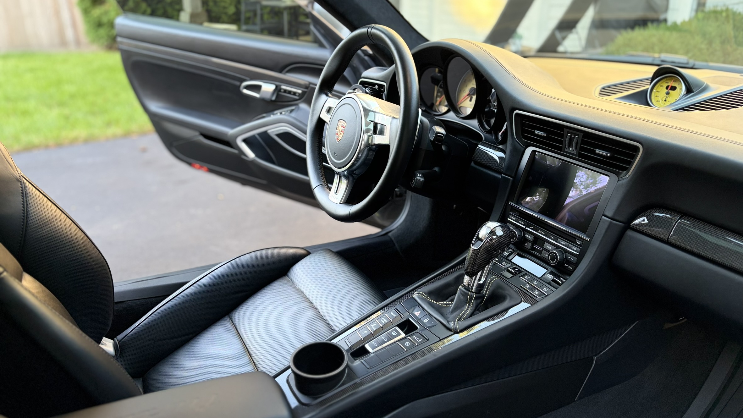 Used 2015 Porsche 911 Turbo S AWD/4WD image 20