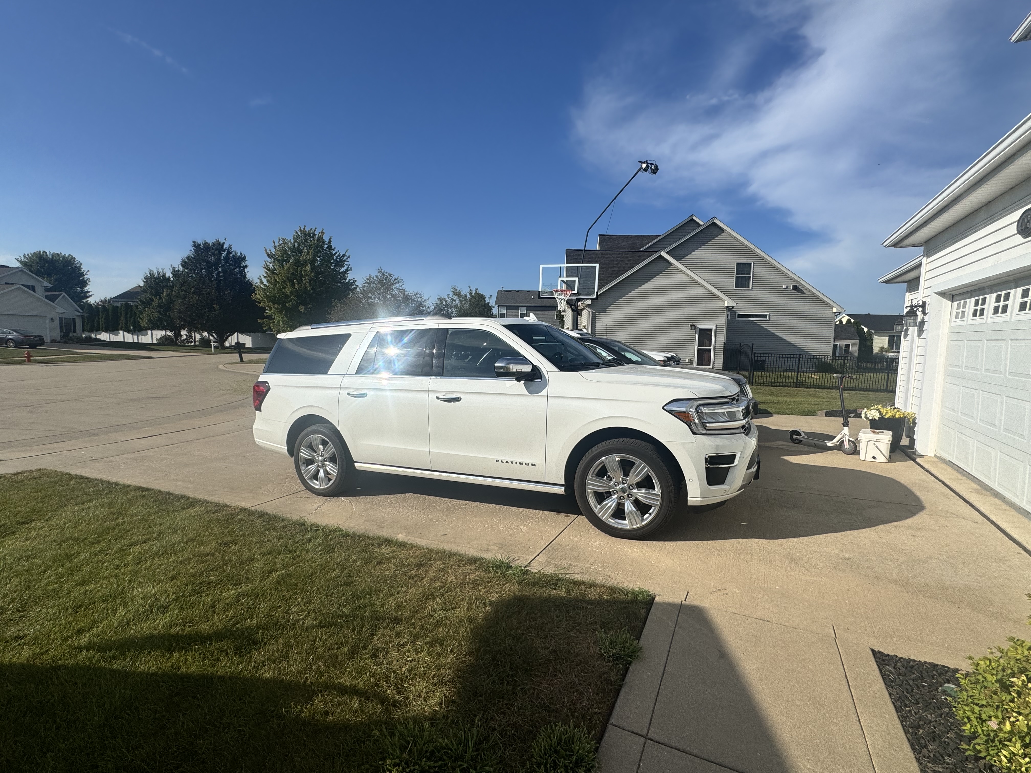 Used 2024 Ford Expedition Max Platinum AWD/4WD image 1