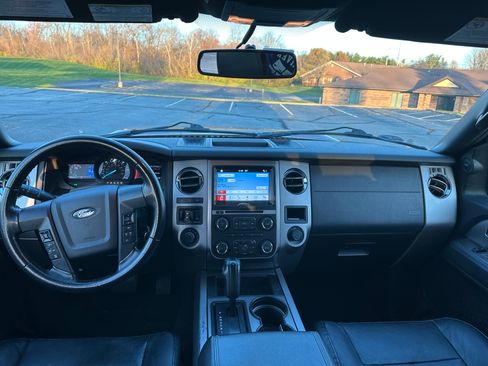 Used 2017 Ford Expedition XLT w/ Equipment Group 202A image 9