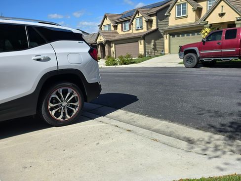 Used 2019 GMC Terrain SLT w/ Preferred Package image 8