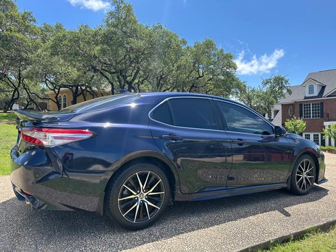 Used 2022 Toyota Camry SE FWD image 4