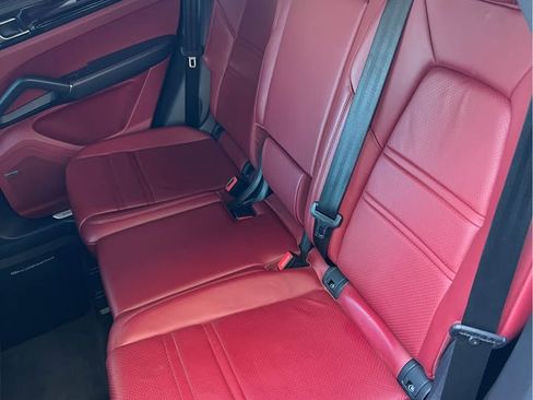 Used 2020 Porsche Cayenne S image 14