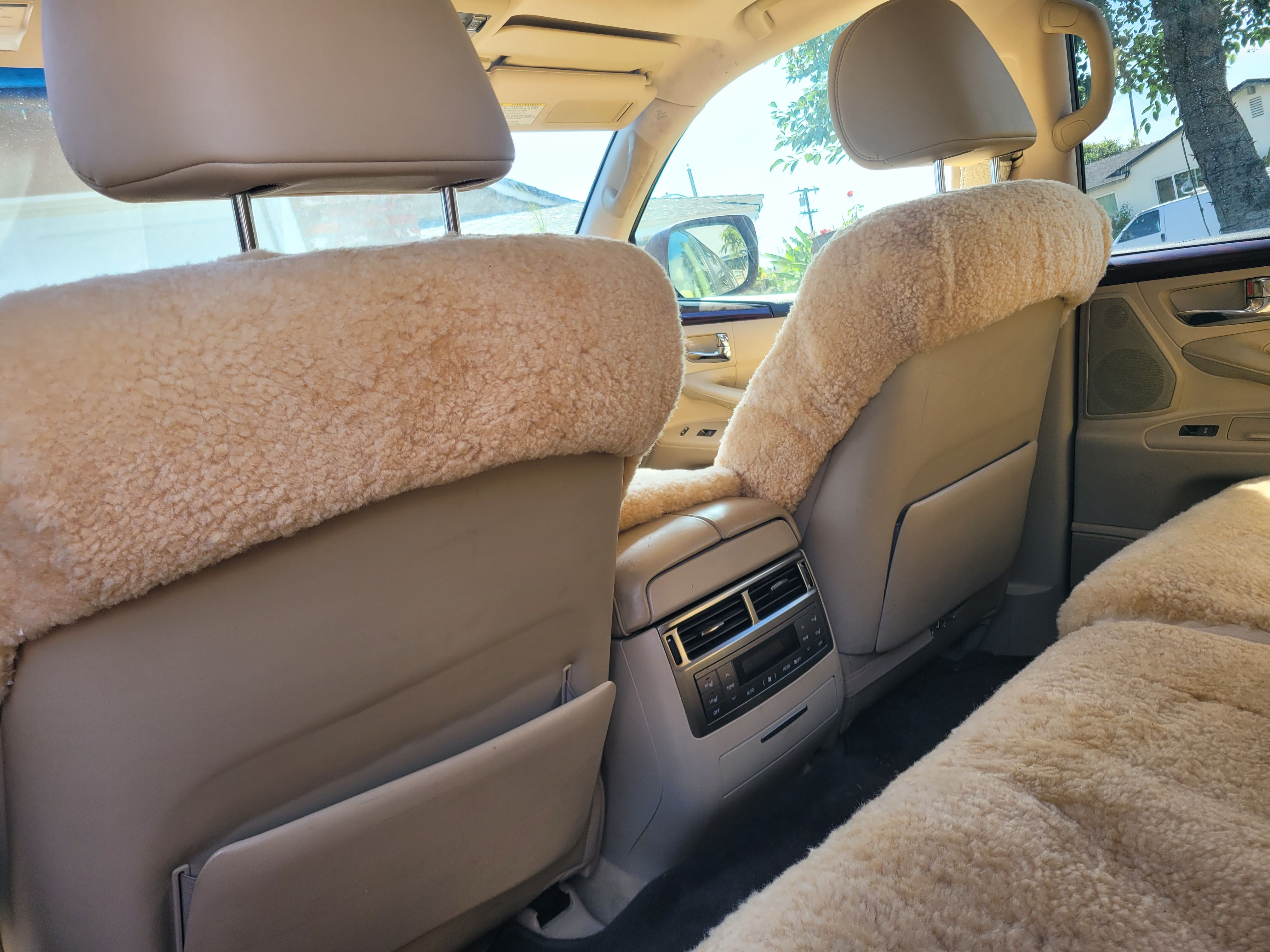 Used 2011 Lexus LX 570 4WD w/ Luxury Pkg image 5
