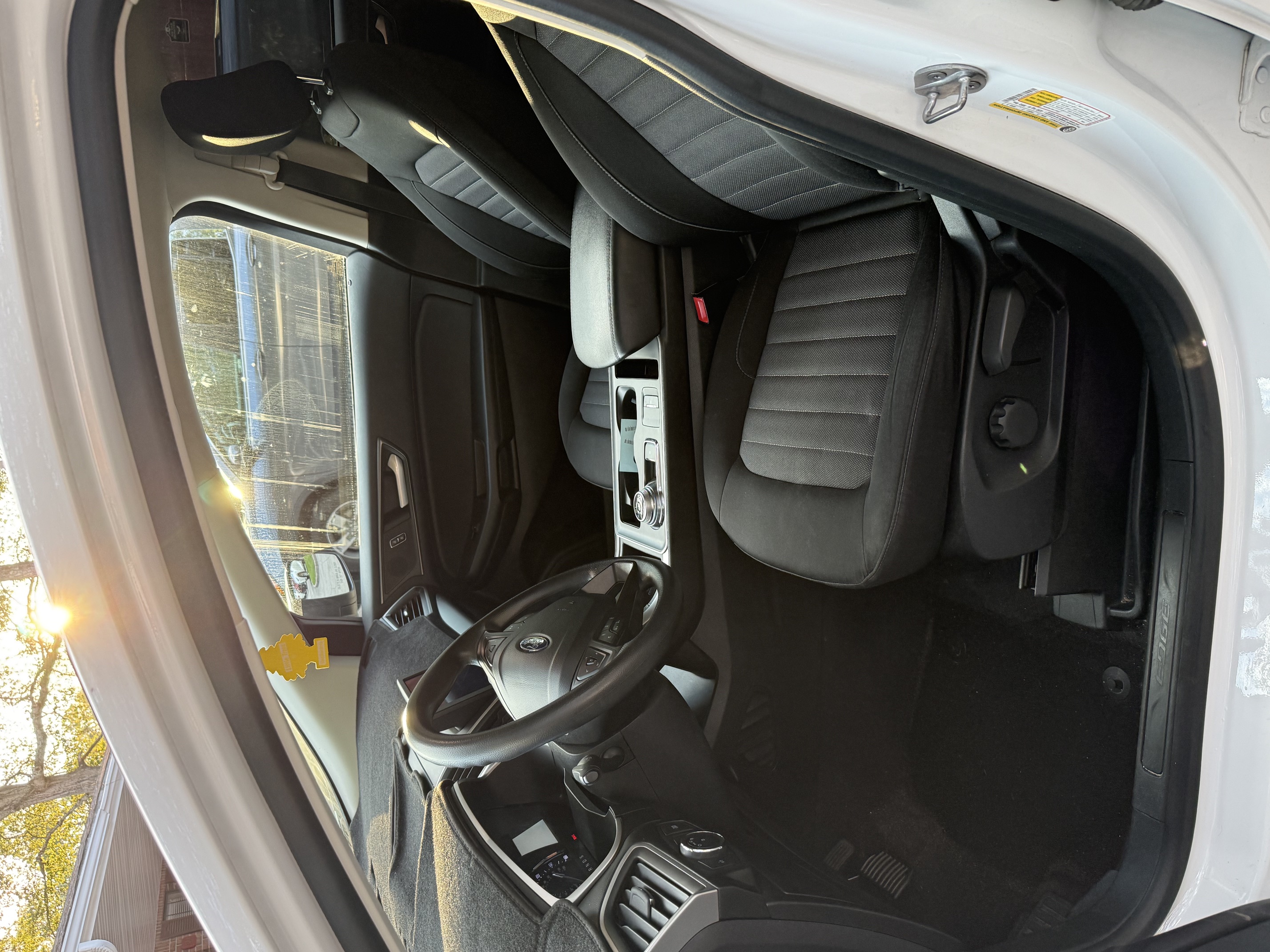 Used 2021 Ford Edge SE FWD image 9
