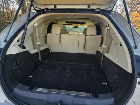 Used 2019 Lincoln MKT AWD image 13