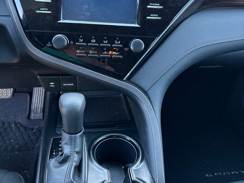 Used 2018 Toyota Camry LE image 8