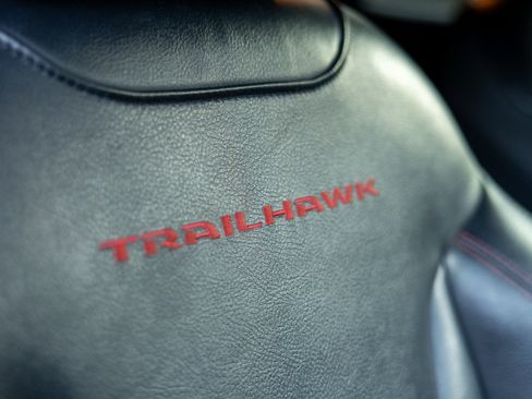 Used 2018 Jeep Renegade Trailhawk image 15