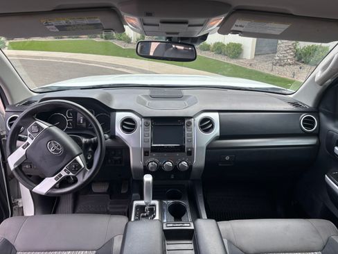 Used 2019 Toyota Tundra SR5 w/ SR5 Convenience Package RWD image 11