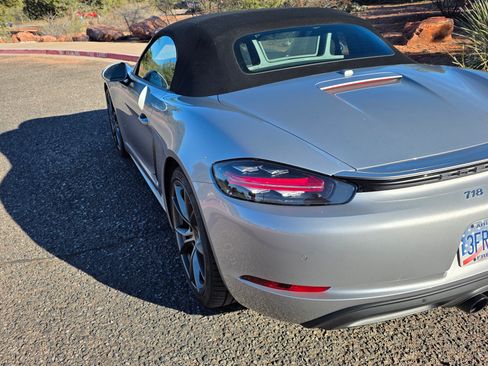 Used 2022 Porsche 718 Boxster Roadster 2D image 10