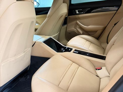 Used 2018 Porsche Panamera 4S image 18