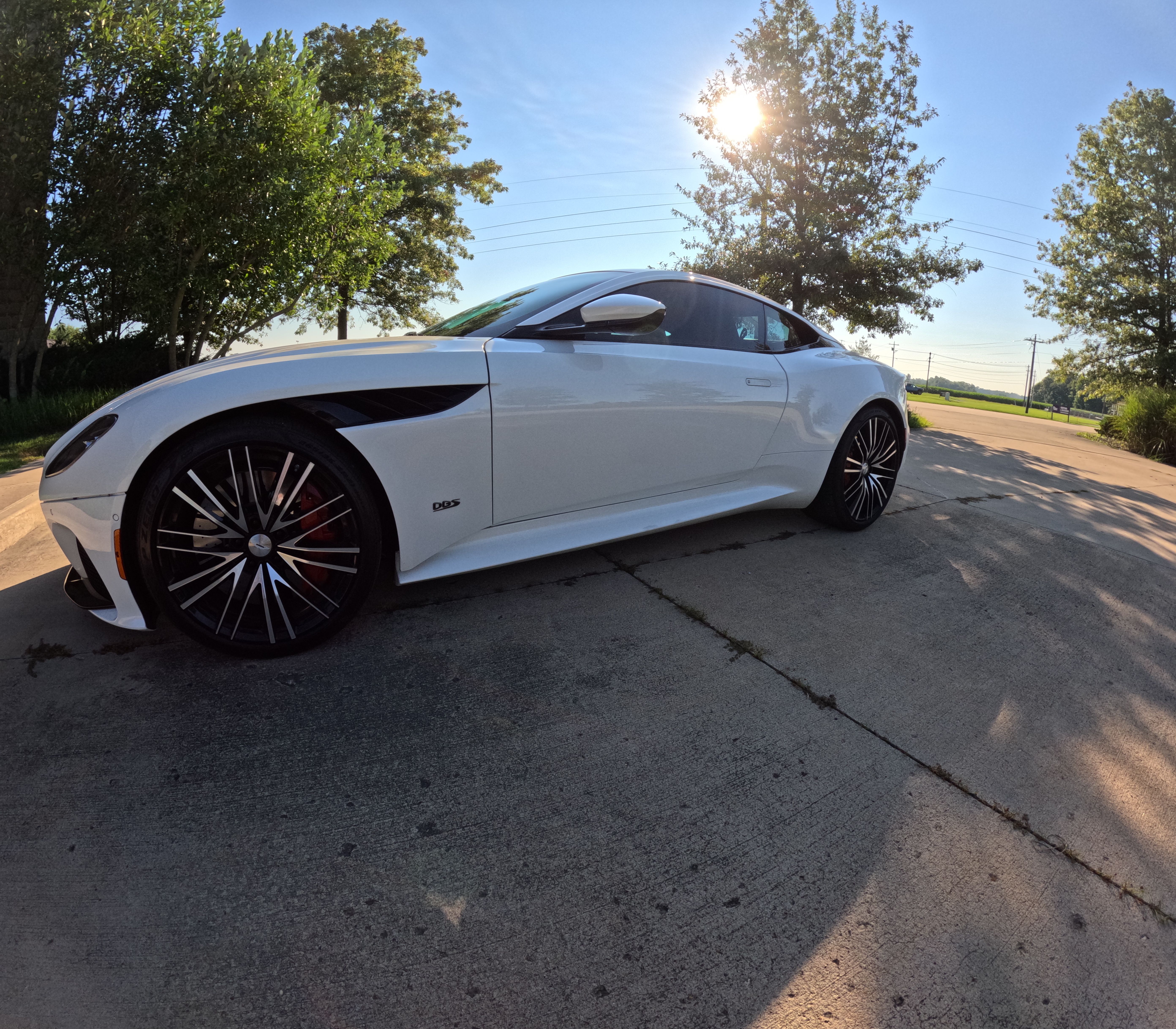 Used 2022 Aston Martin DBS Superleggera RWD image 1