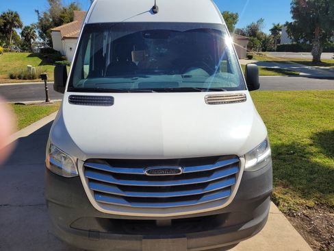 Used 2021 Freightliner Sprinter 2500 image 1
