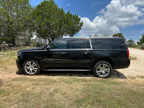 Used 2017 Chevrolet Suburban Premier AWD/4WD image 14