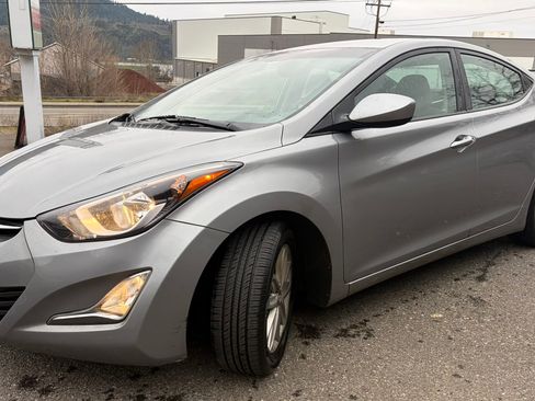 Used 2015 Hyundai Elantra SE w/ Option Group 02 FWD image 6