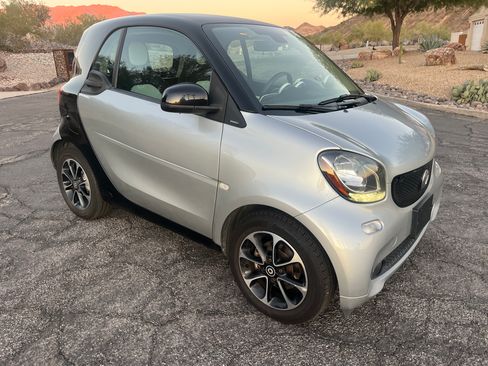 Used 2016 smart fortwo passion image 13