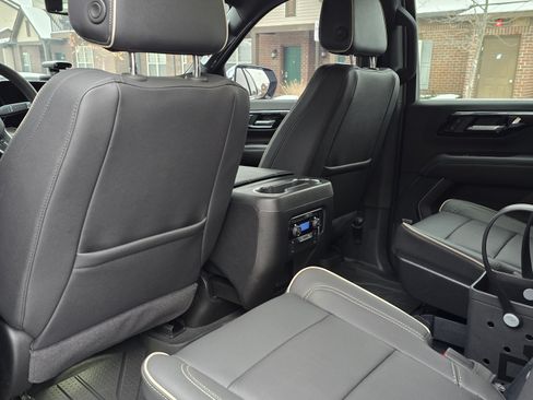 Used 2025 Chevrolet Tahoe Premier image 14