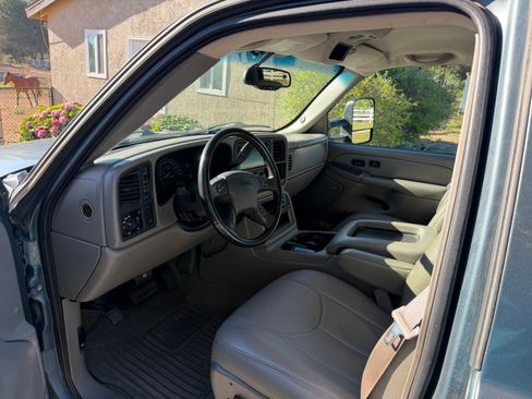 Used 2007 GMC Sierra 3500 SLT w/ Heavy-Duty Power Package AWD/4WD image 2