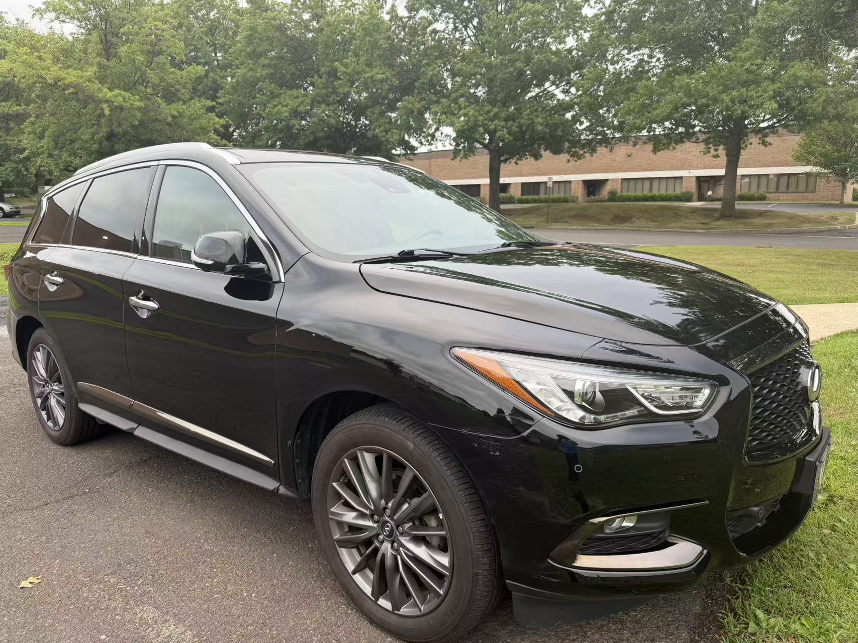 Used 2020 INFINITI QX60 Luxe w/ Edition 30 Essential Package AWD/4WD image 4